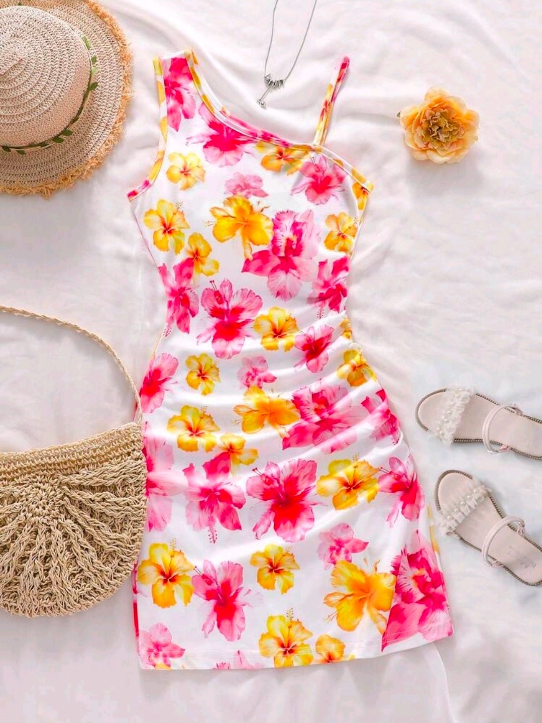 Mini vestido blanco floral tropical