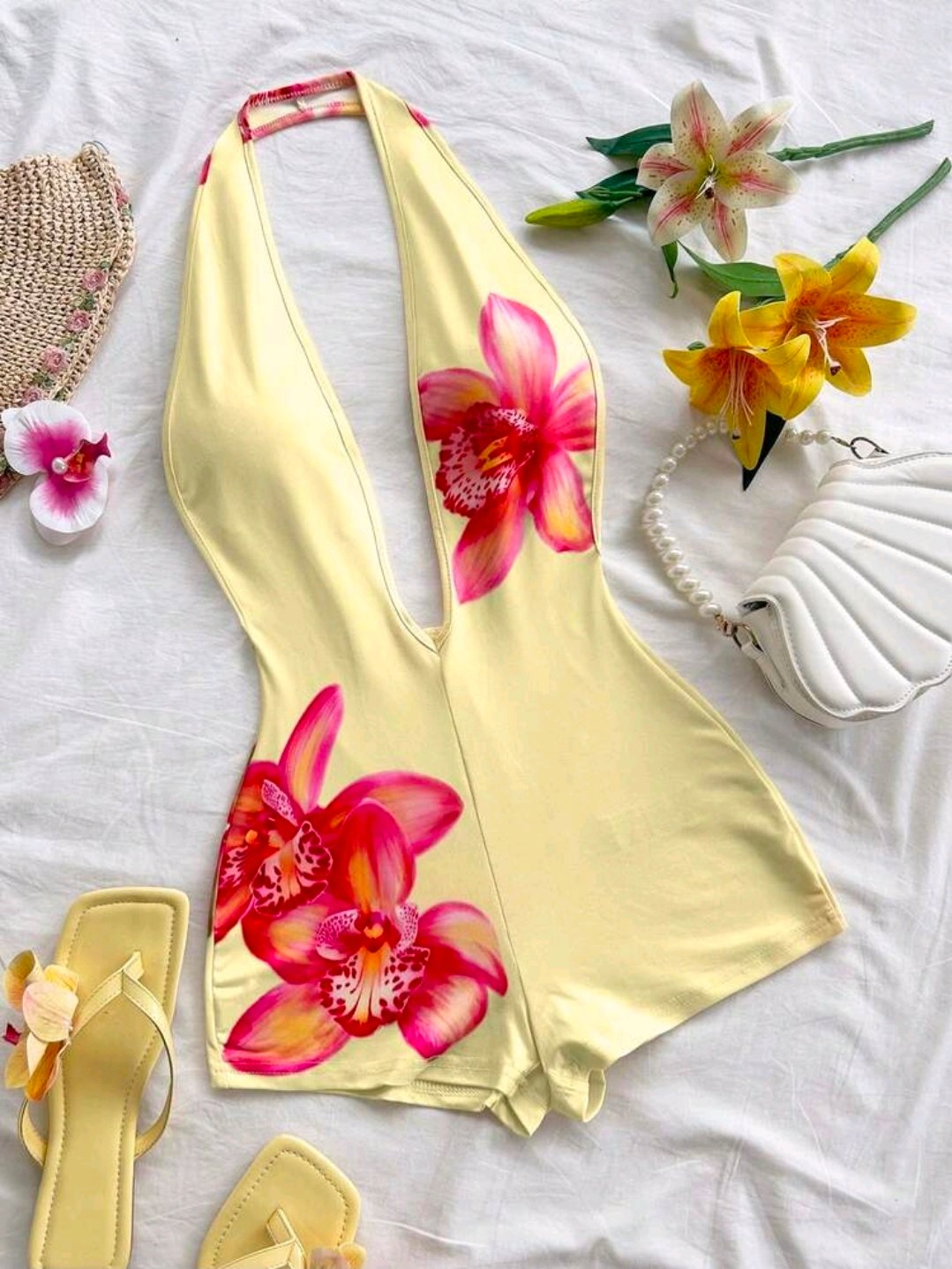 Traje de baño amarillo floral