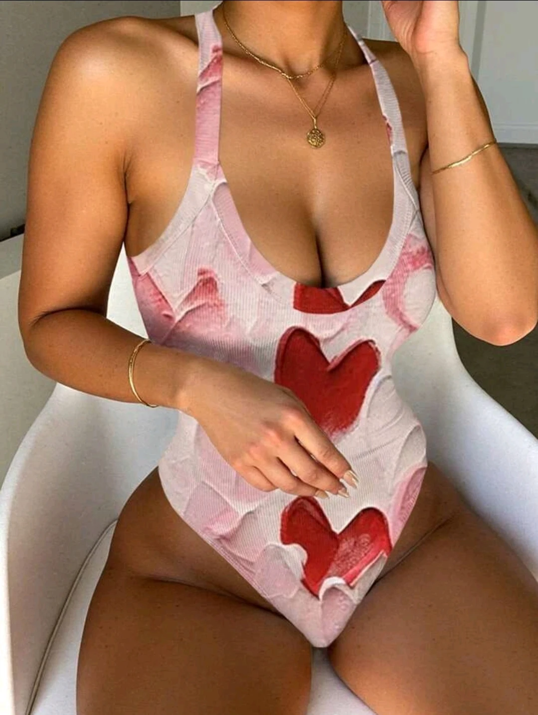 Monokini rosa con corazones