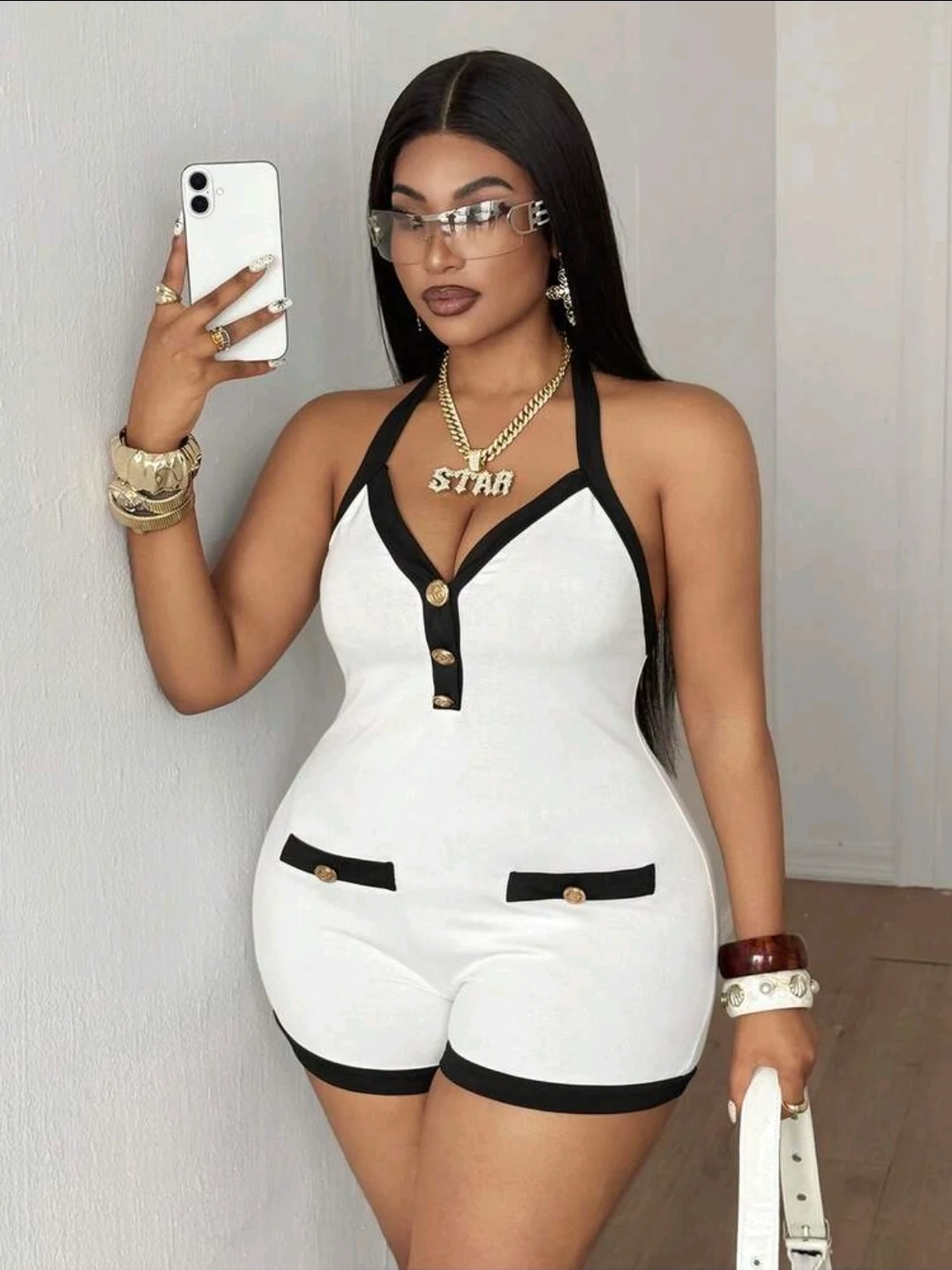 Enterizo blanco con ribetes negros