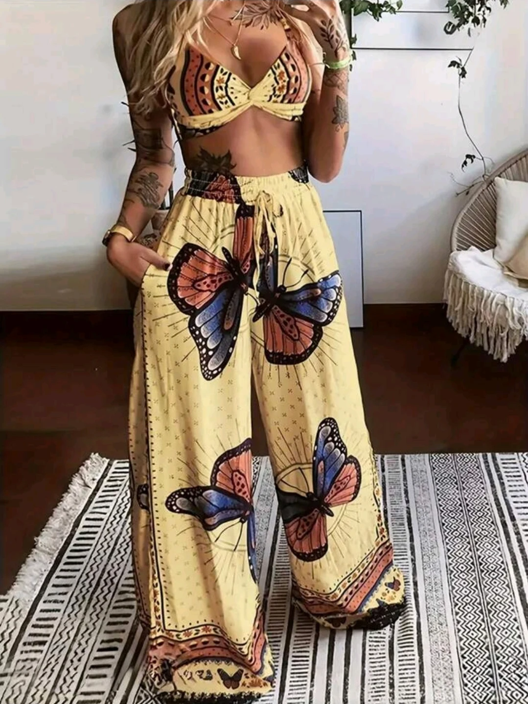 Conjunto mariposas beige con pantalón palazzo