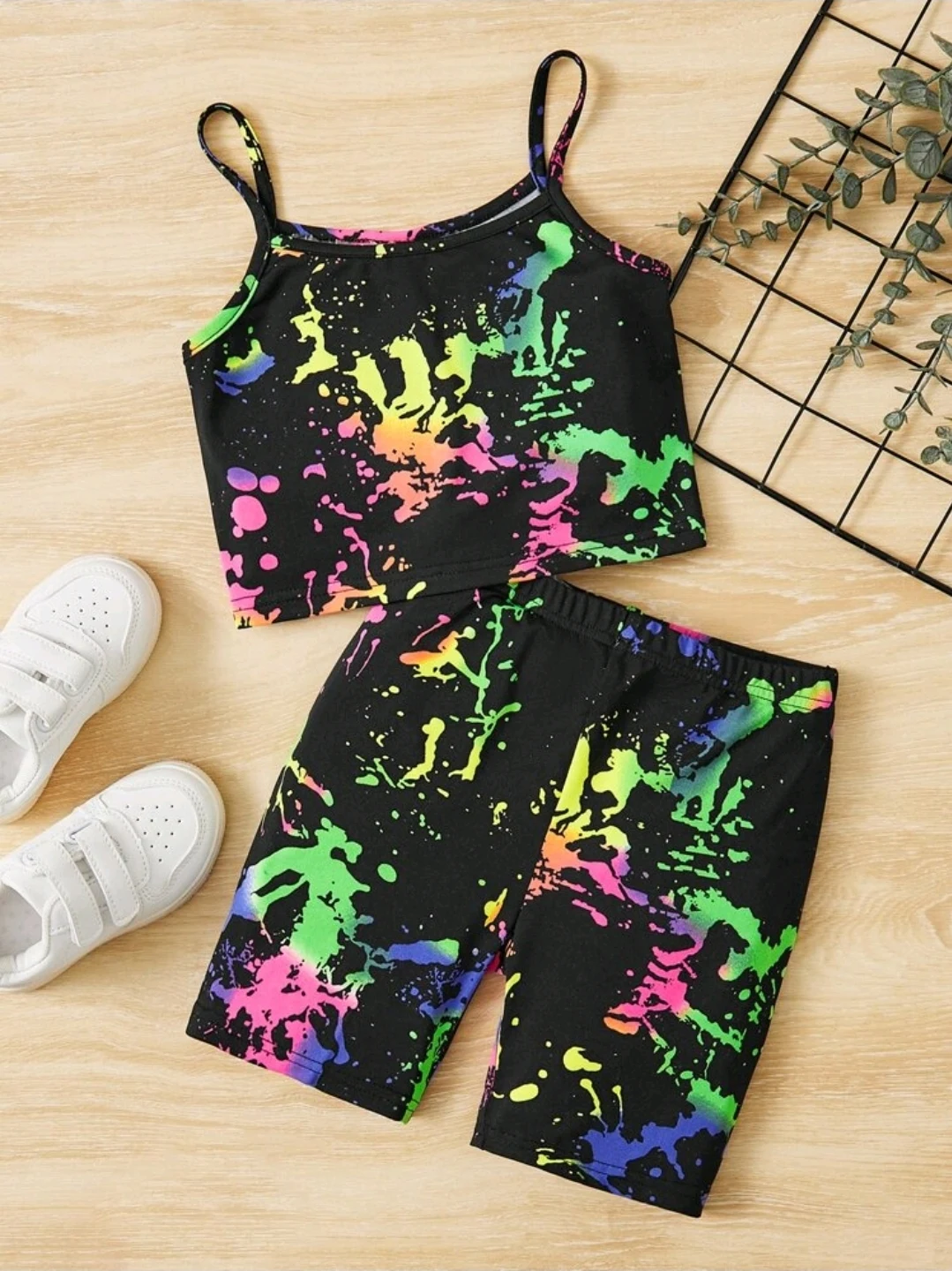 Conjunto negro neón de top y short para niña