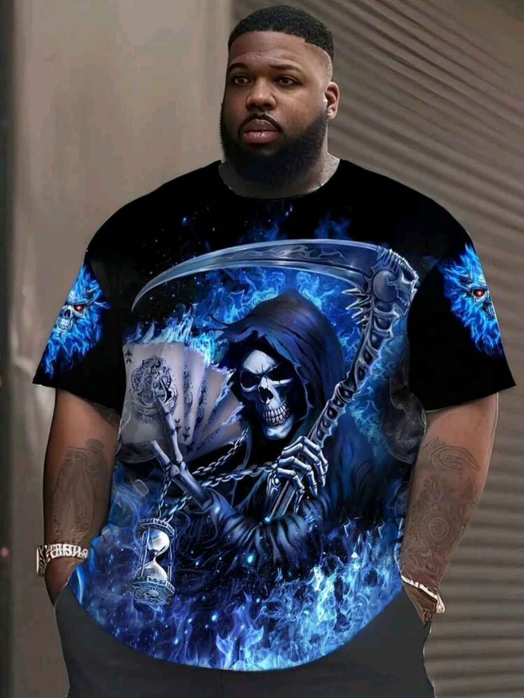 Camiseta azul con gráfico de segador